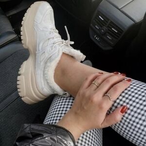 Zara womens faux fur lined off white Chunky sneakers Size 10